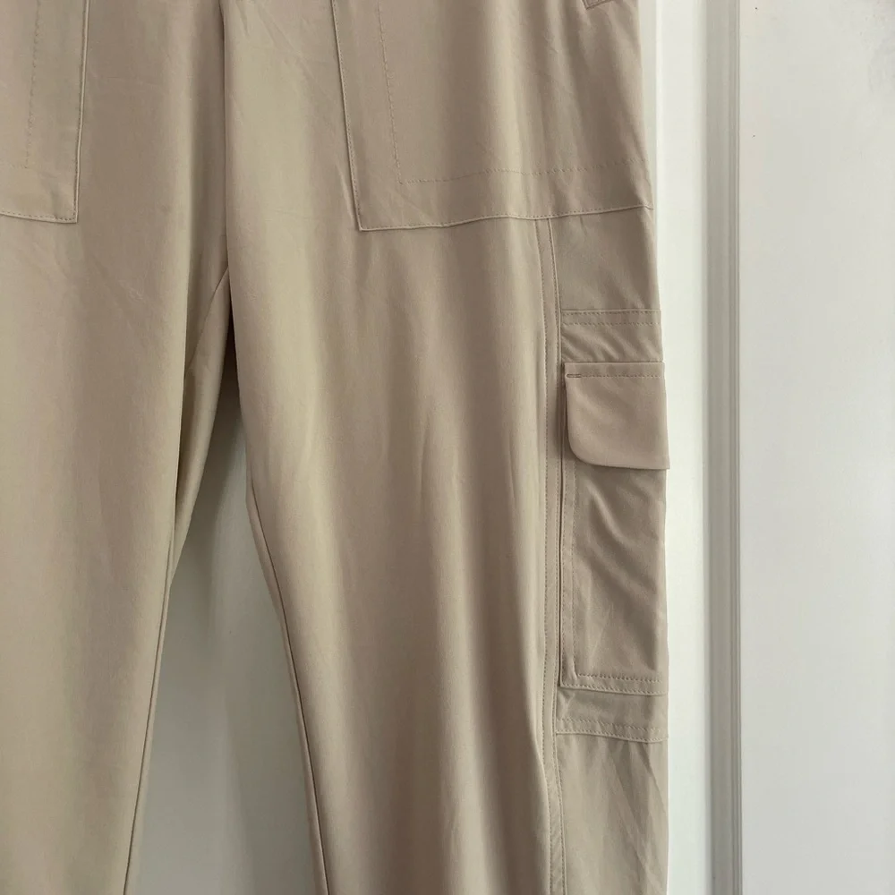 NWOT Athleta Chelsea Lined Cargo Pant - 25T - Picture 6 of 10